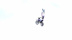Команда мотофристайла FMX13 показала своё мастерство на Советской площади