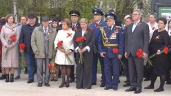Торжественный митинг у памятника Василию Кузнецову