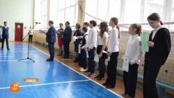 Подняли флаг и исполнили гимн