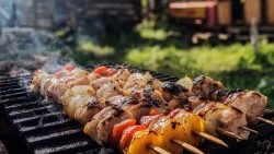Жарим шашлыки безопасно