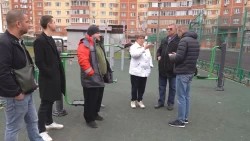 Представители власти пообщались с жителями дома №234 на проспекте Красной Армии