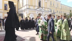 Патриарх Московский и всея Руси Кирилл отслужил праздничную службу в Лавре
