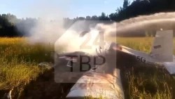 Сегодня вечером в районе деревни Вихрево в ходе устранения дефектов авиационной техники, выполнения подлетов потерпел крушение легкомоторный самолёт ZLIN-142.