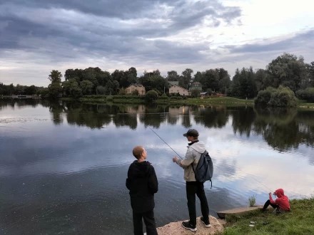 Юные рыбаки