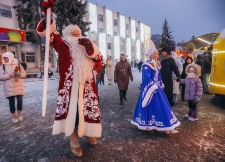 декабрь 2025, зажжение ёлки на Советской площади
