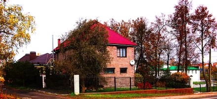 Осень возле Дома Культуры. Струнино Владимирская область.