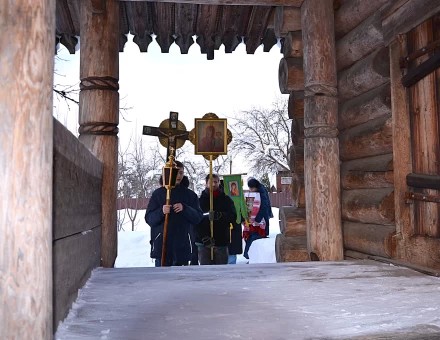 Крестный ход в крестильную часовню прмч. архимандрита Кронида Радонежского