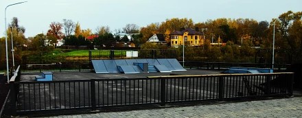 Осень на набережной реки г Струнино.