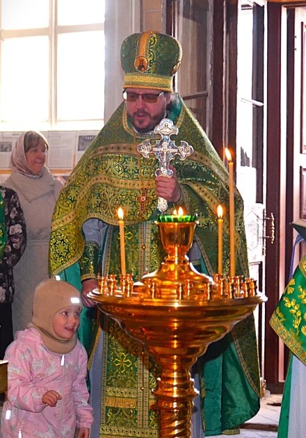 Архиепископ и девочка