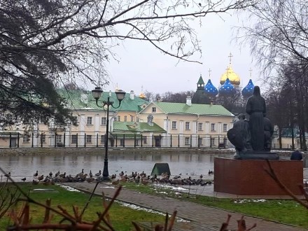 У Белого пруда