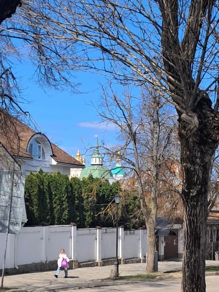 В жаркий весенний день