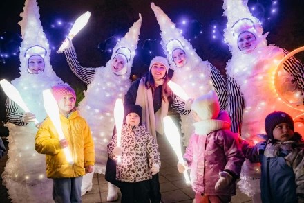 декабрь 2025, в парке загли ёлку и открыли каток