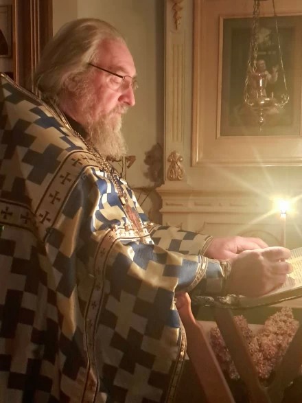 Вечерня. Настоятель Крестовоздвиженского и Спасского храмов протоиерей о. Андрей