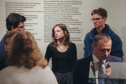 октябрь 2026, студенты в музее