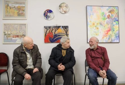 декабрь 2025, три художника