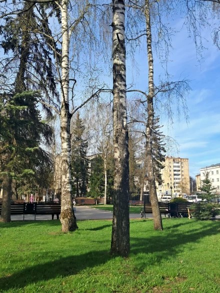 У дворца им Гагарина