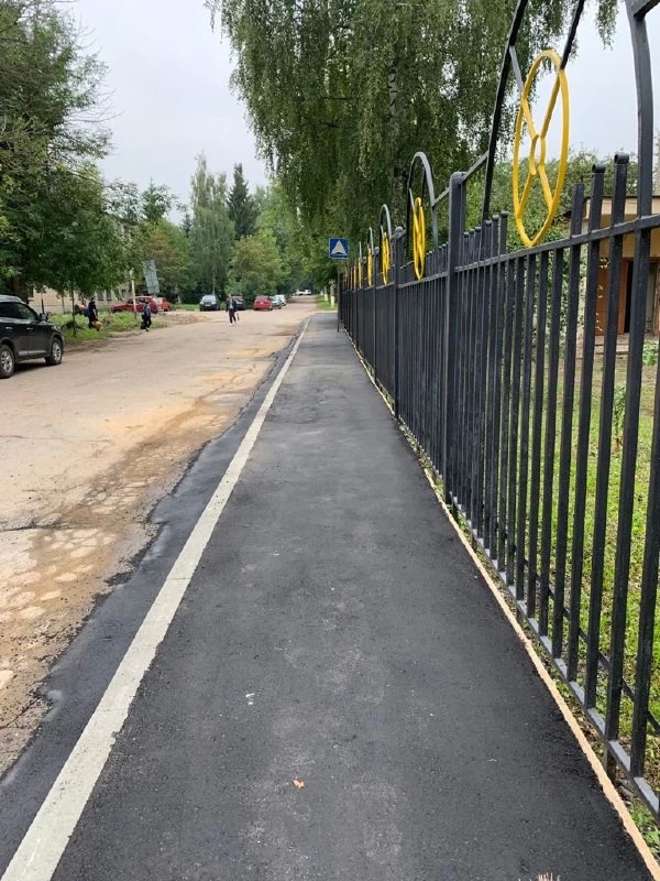 Новый тротуар появился на Вакцине у школы