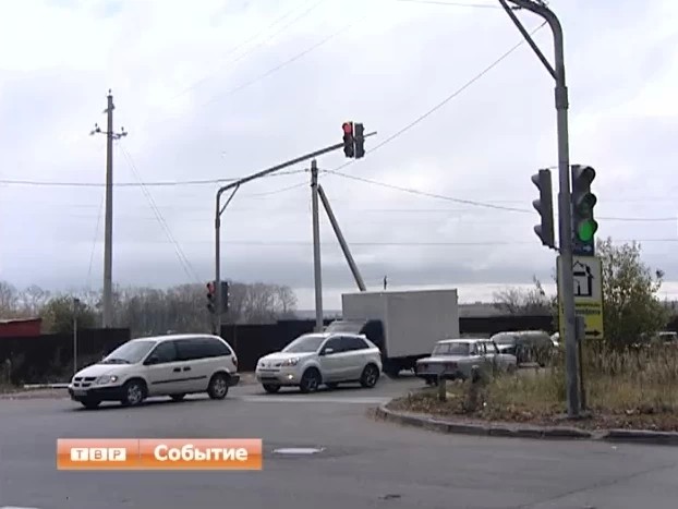 Установили светофор на перекрестке Скобяного шоссе