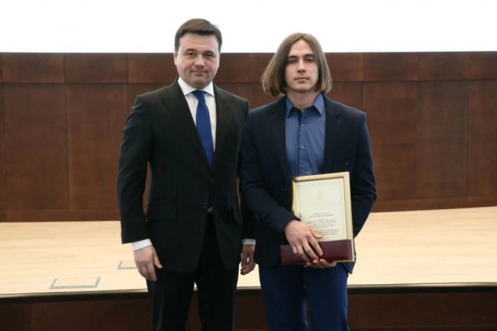 Губернатор наградил студента Сергиево-Посадского колледжа