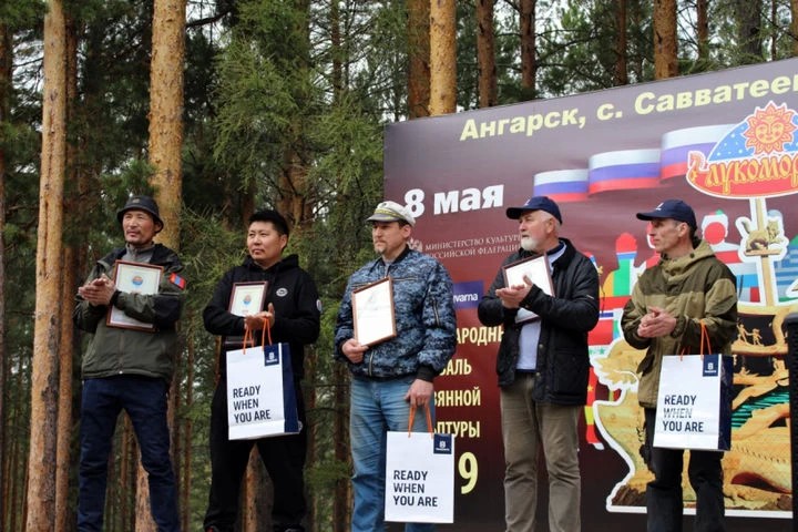 Работы скульпторов из поселка Богородское признаны лучшими на международном фестивале «Лукоморье на Байкале»