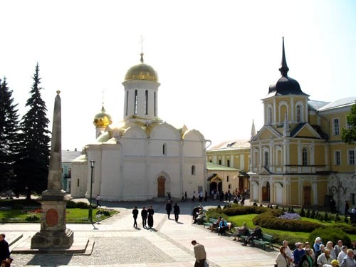 Прости, Абрамцево. Голосуем за Лавру