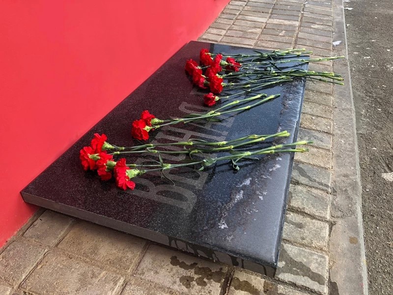 На Воскресенском подворье Лавры возложили цветы у мемориальной часовни