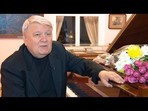 Классическое фортепиано в классическом интерьере Абрамцева
