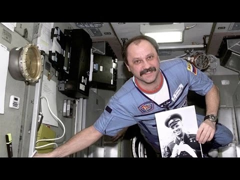 Космонавт Юрий Усачёв поздравляет с Днём космонавтики