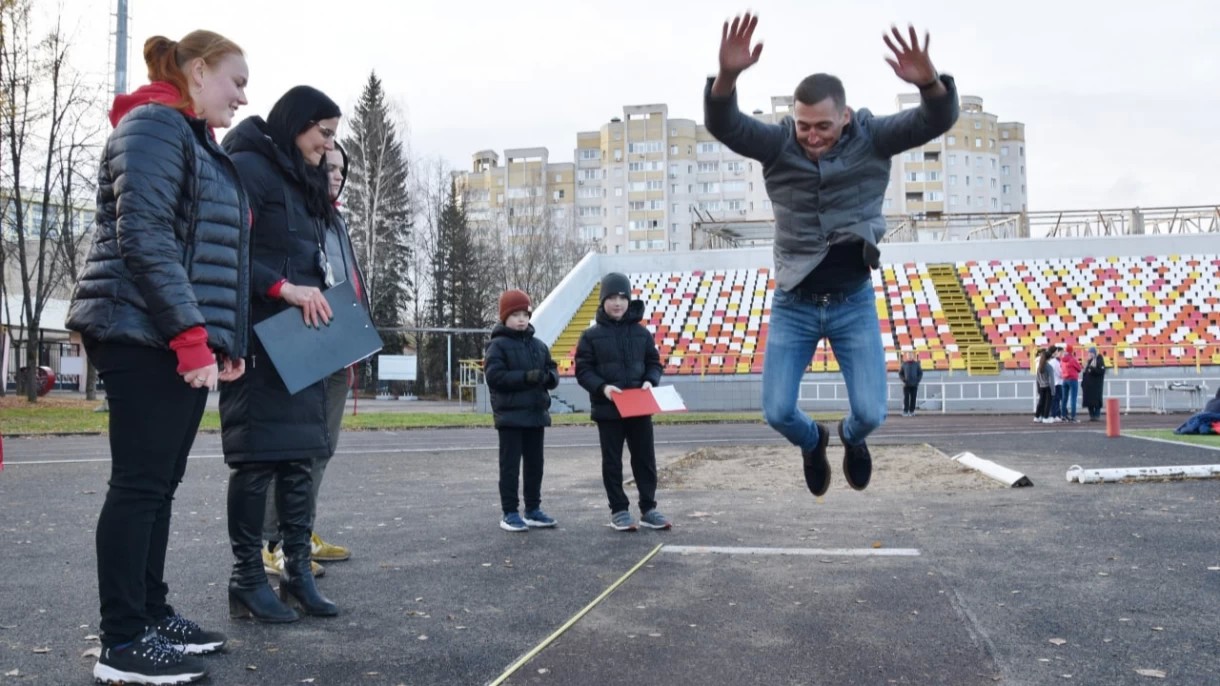 Александр Легков протестировал школьников Сергиева Посада на нормы ГТО 