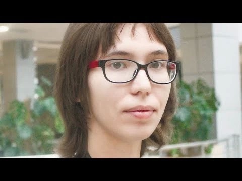 Ольга Ромашова переносит имена с гранита в Сеть