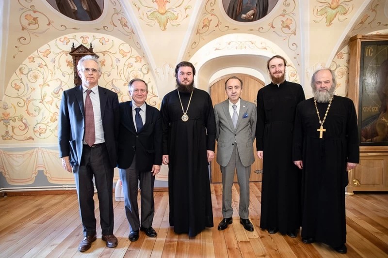 Сотрудники посольства Испании посетили Троице-Сергиеву Лавру