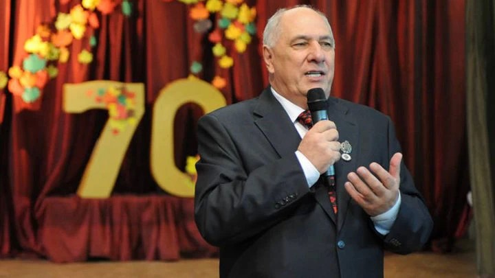СЛОВО О ДИРЕКТОРЕ, УЧИТЕЛЕ И ЧЕЛОВЕКЕ