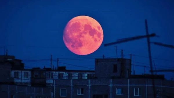 Кровавое суперлуние наблюдали россияне прошлой ночью