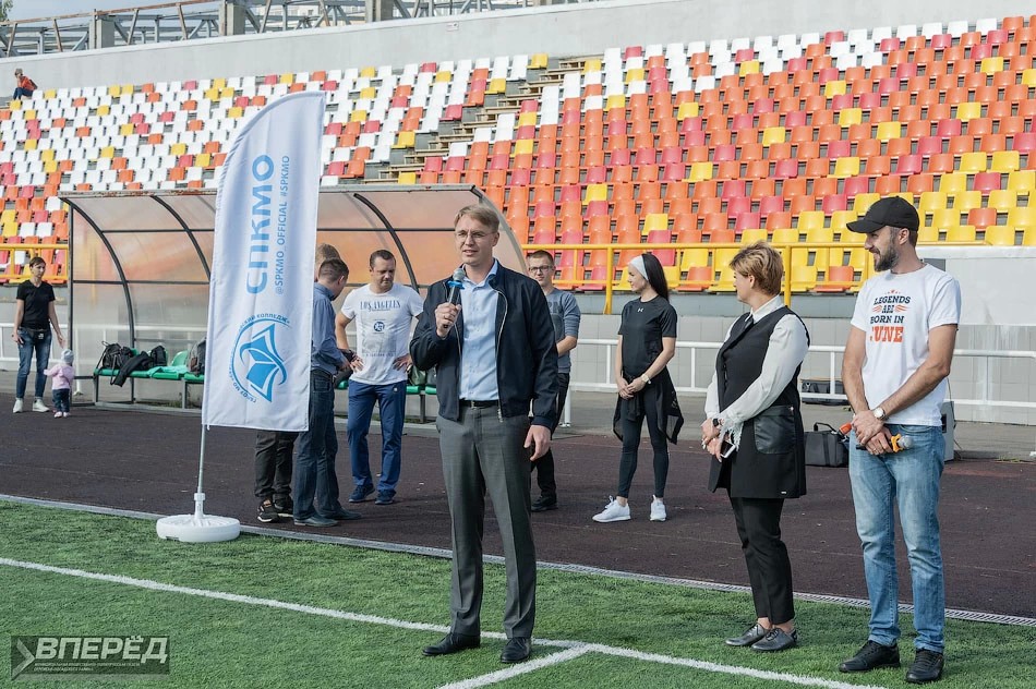 Зарядку со студентами СПКМО провела фитнес-тренер Мария Самойлова 