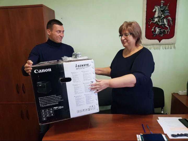 Александр Легков сделал подарок сергиевопосадскому омбудсмену в День Конституции