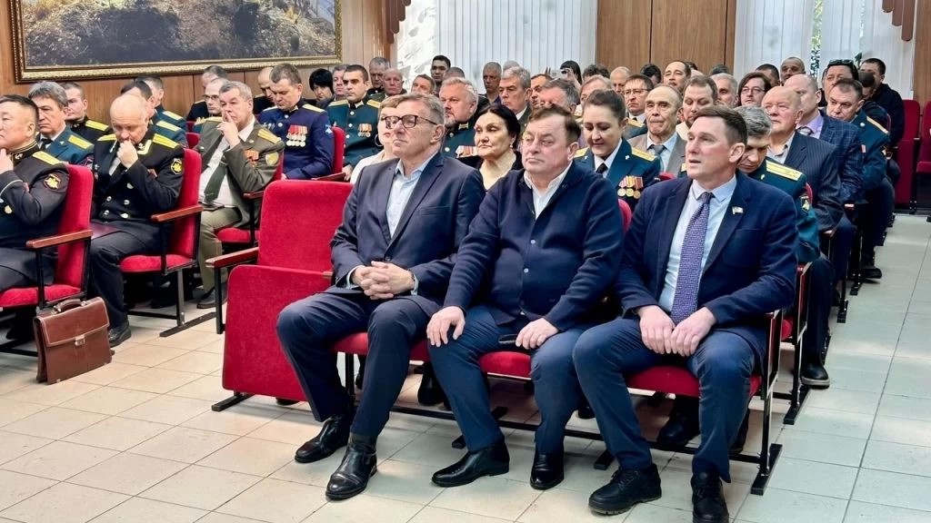 Военные врачи принимали поздравления