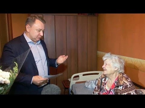 Михаил Токарев поздравил тружениц тыла