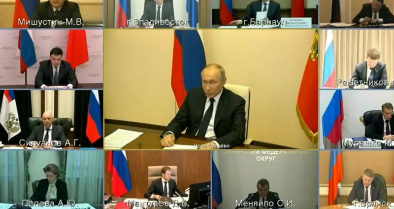 Владимир Путин провел видеоконференцию с руководителями регионов