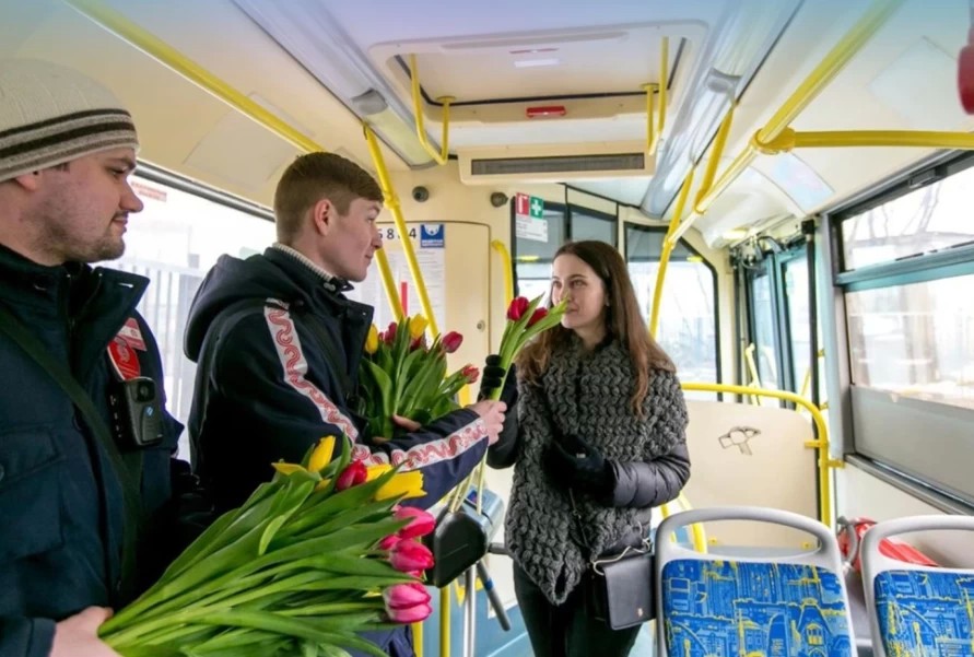 Праздничное настроение подарят в общественном транспорте Подмосковья