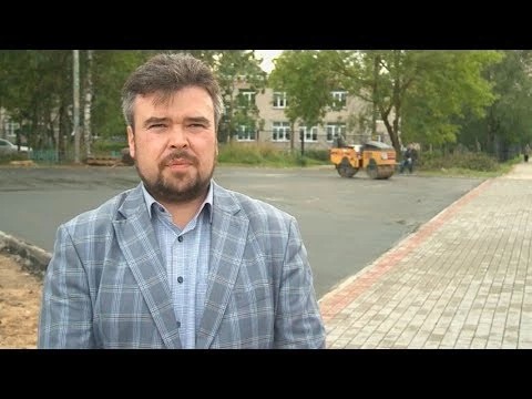 На строящемся стадионе возле 11-й школы поставили опоры освещения