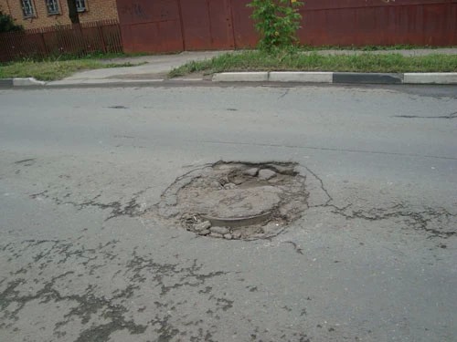 Осторожно, яма недели на Валовой!