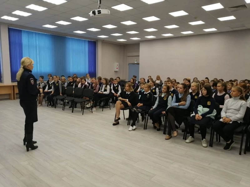 Открытый урок для студентов гимназии о вреде наркомании провели в Сергеевом Посаде