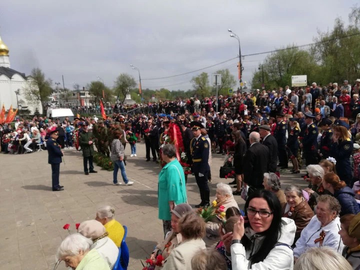 В Сергиевом Посаде к Мемориалу Славы возложили венки и цветы
