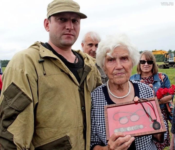 Жительнице Сергиева Посада спустя 75 лет вернули вещи погибшего отца-фронтовика