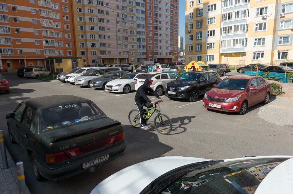 Парковки во дворах станут платными