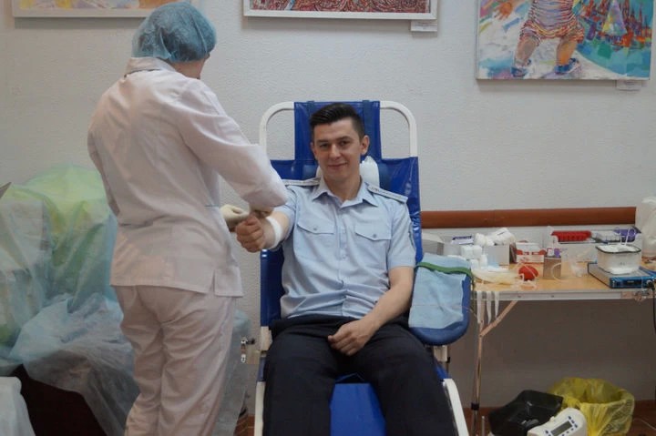 Сотрудники полиции сдали 13 литров крови