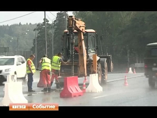 На Московском шоссе ставят ограждение