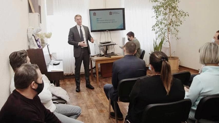 Сергей Двойных и Александр Легков провели встречу с коллективом управления соцзащиты