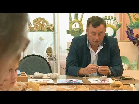 Игрушку, которую слепил Алексей Вохменцев, теперь можно обжечь