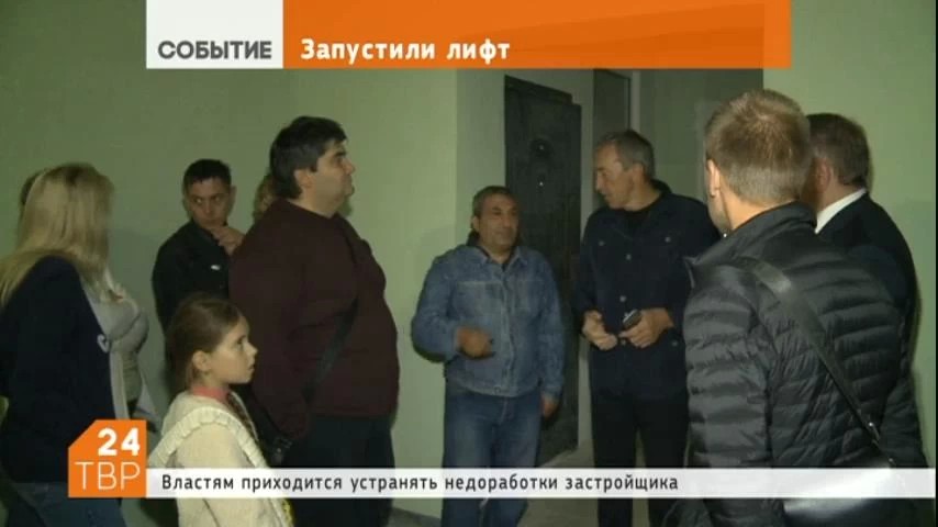 Глава района Сергей Пахомов помог решить проблему жителей многоэтажки на улице Матросова. В доме наконец запустили лифт